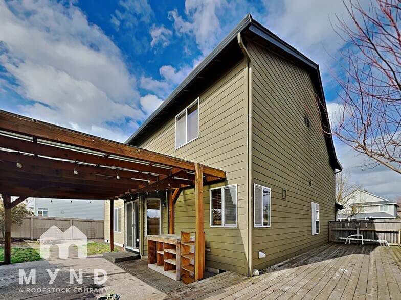 Building Photo - 16303 NE 43rd Way