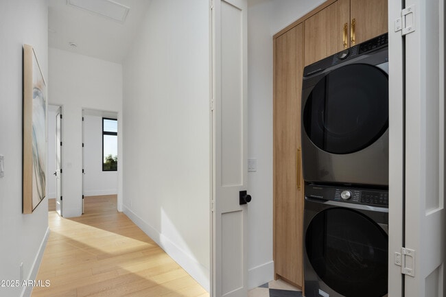 Building Photo - 4120 N 44th Pl