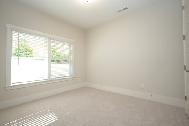 Primary Photo - A beautiful home with 4 beds and 3 bath in...