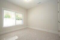 Building Photo - A beautiful home with 4 beds and 3 bath in...
