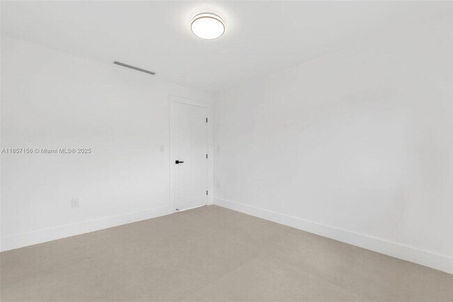 Building Photo - 9360 SW 16th St