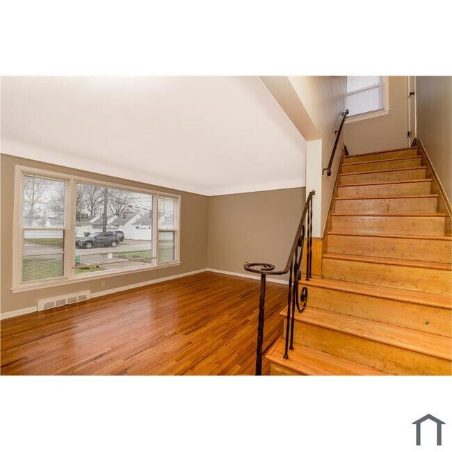 Primary Photo - 5755 Turney Rd
