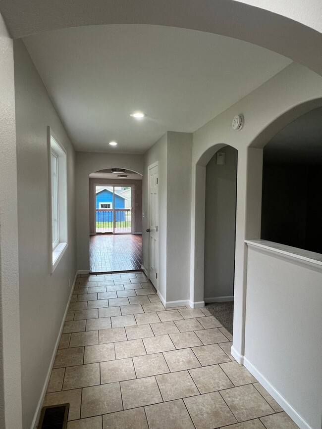 Building Photo - Recently Updated Single Family Home Available