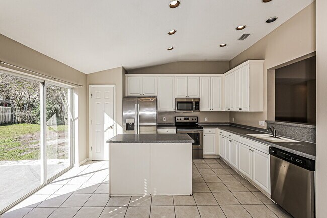 Building Photo - 2126 Hunters Greene Dr