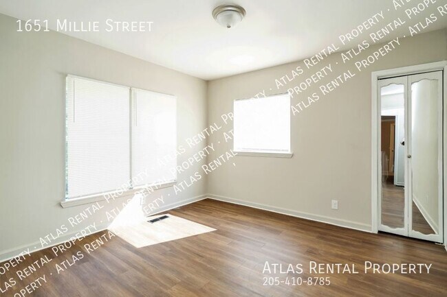 Building Photo - 1651 Millie St NE