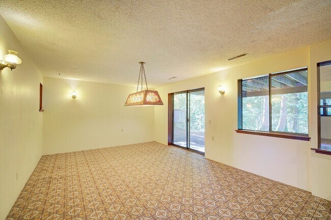 Building Photo - 3Bd/2.75Ba Maple Valley House