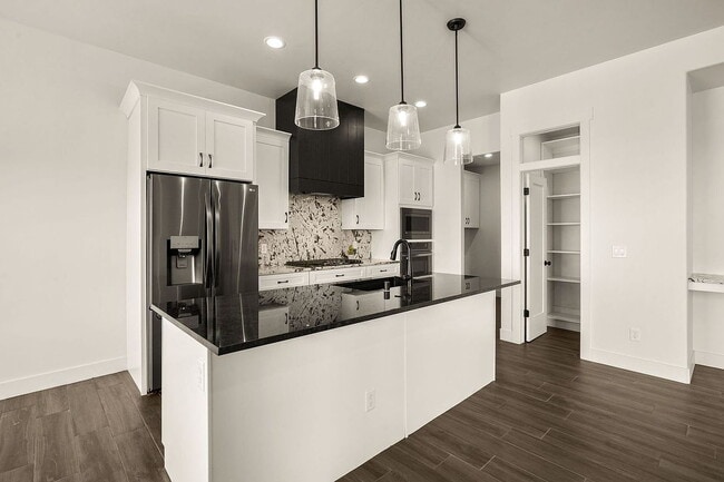 Building Photo - Single Family Home