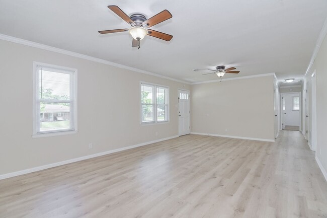 Building Photo - 3 Bedroom Ranch