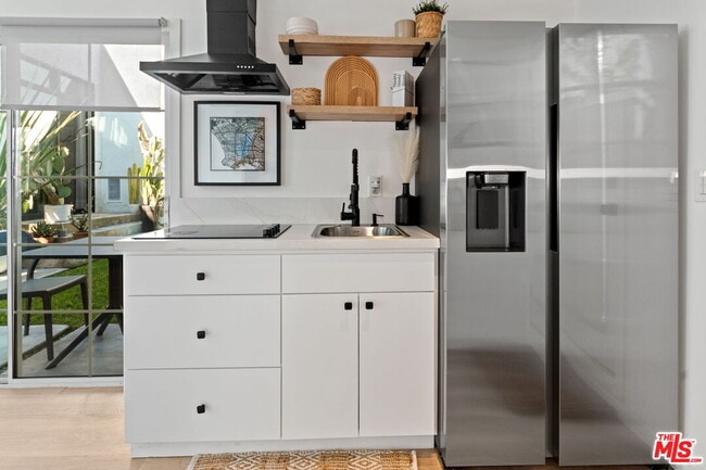 Building Photo - 358 N Bronson Ave