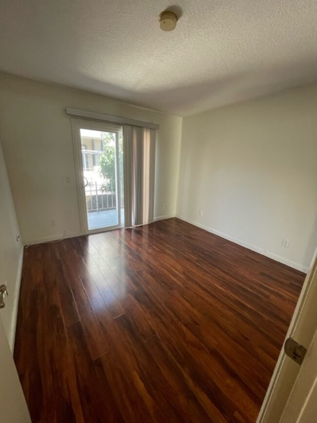 Building Photo - Nice 2 Bed 2 Bath Condo for lease with Par...