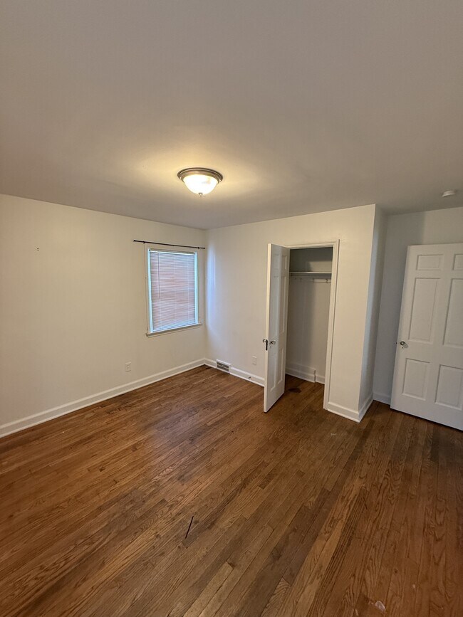 Building Photo - 5752 Bishop St