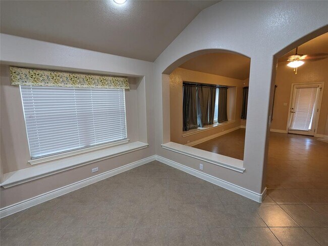 Building Photo - 313 Summer Pointe
