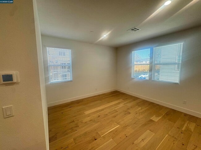 Building Photo - 5601 Linen Ct