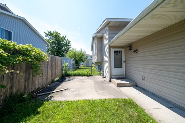 Building Photo - 624 McIntosh Ct