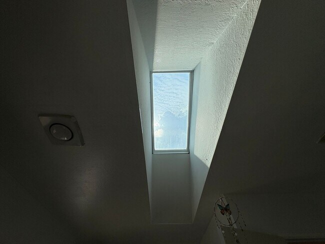 Building Photo - Large studio apartment with use of pool!