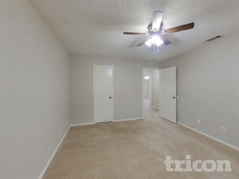 Building Photo - 810 Dogwood Dr