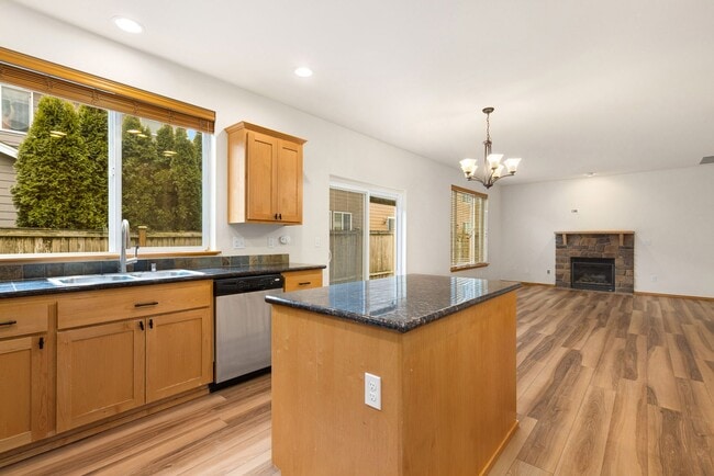 Building Photo - Well Maintained Bothell 4 Bedroom 2.5 Bath Home - Fantastic School District