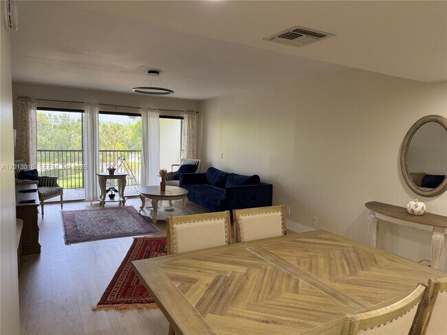 Building Photo - 491 Racquet Club Rd