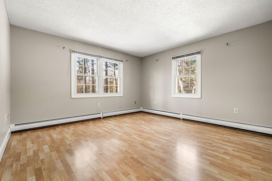 Building Photo - 7 Saint James Pl