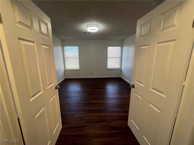 Building Photo - 2908 Gentilly Ln