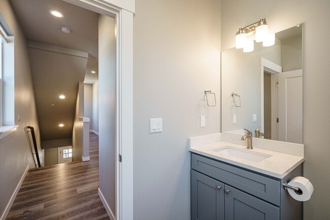 Building Photo - Move In Ready 3 Bedroom 2.5 Bathroom - Convenient Camas Location