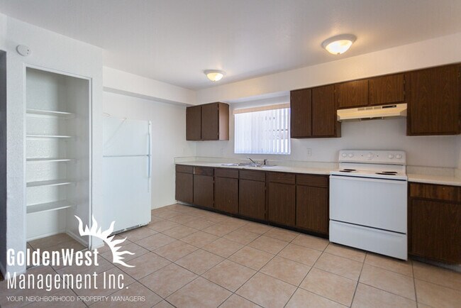 Building Photo - 3Bdm 2Ba Glendale Home with Private Backyard and Covered Carport