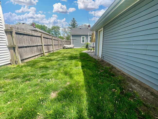 Building Photo - 5022 Primrose Ave