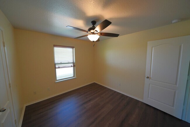 Building Photo - Great 4 Bedroom Home Now Available in Cibo...