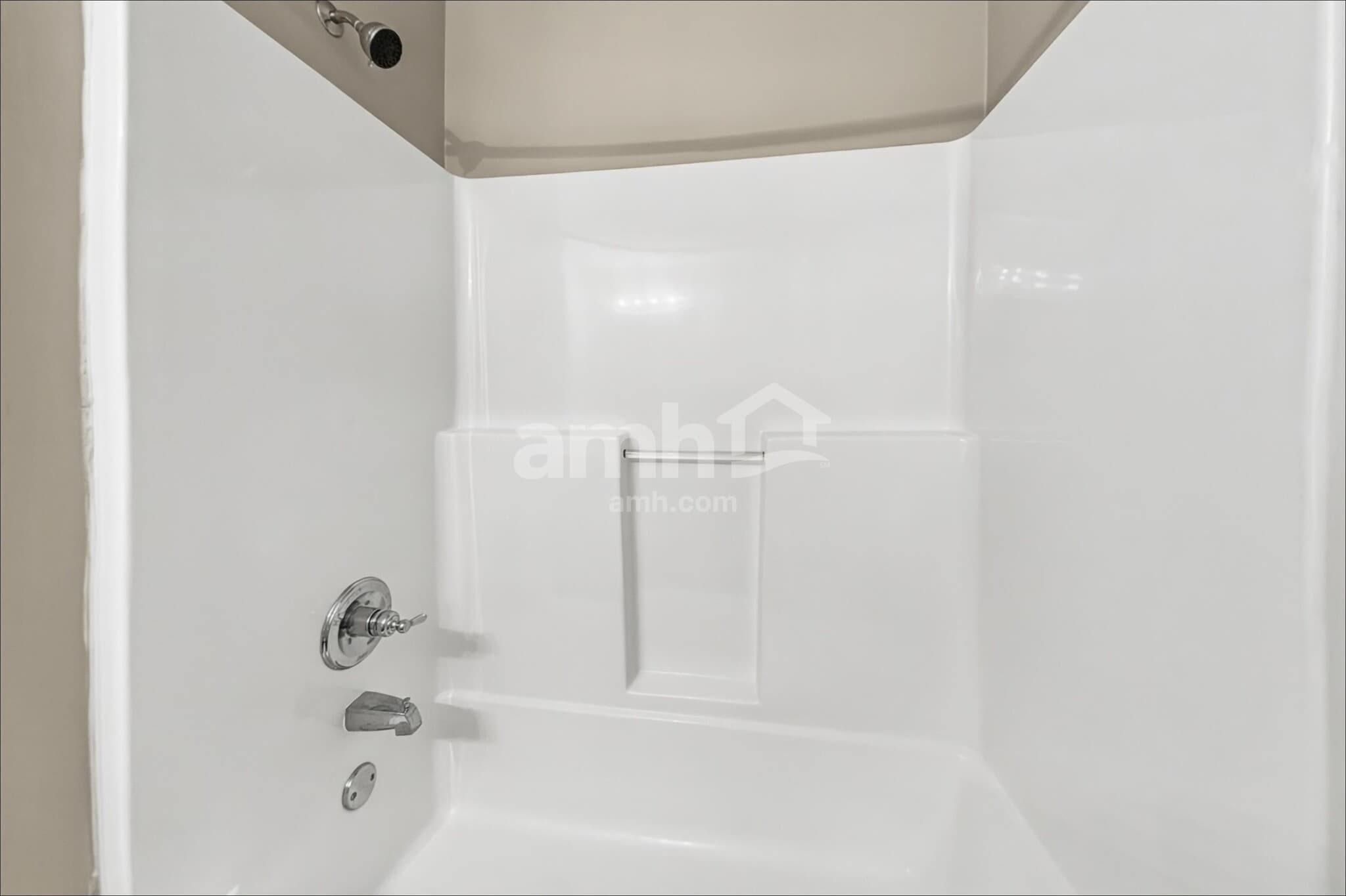 Building Photo - 403 Woodlands Dr