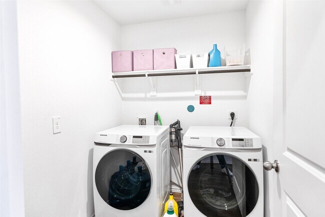 Building Photo - 21611 Flowering Gdn Ln