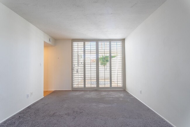 Building Photo - Mid-Century in Rancho Mirage!