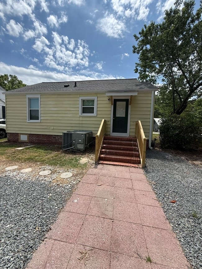 Building Photo - Quaint Two Bedroom House In Creedmoor, NC