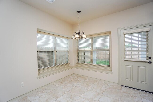 Building Photo - 2206 Argos Dr
