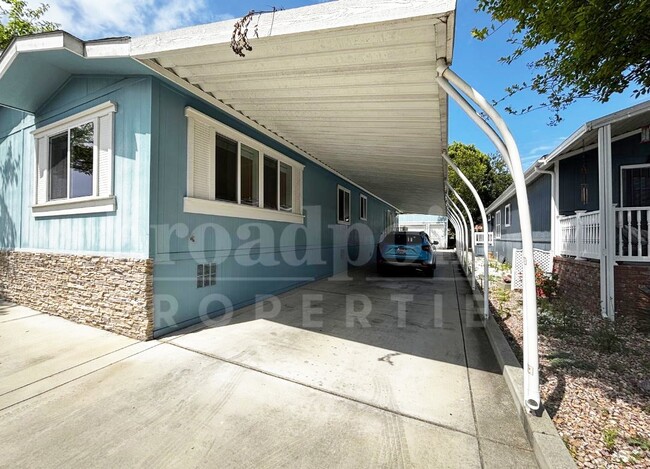 Building Photo - 525 W El Norte Pkwy