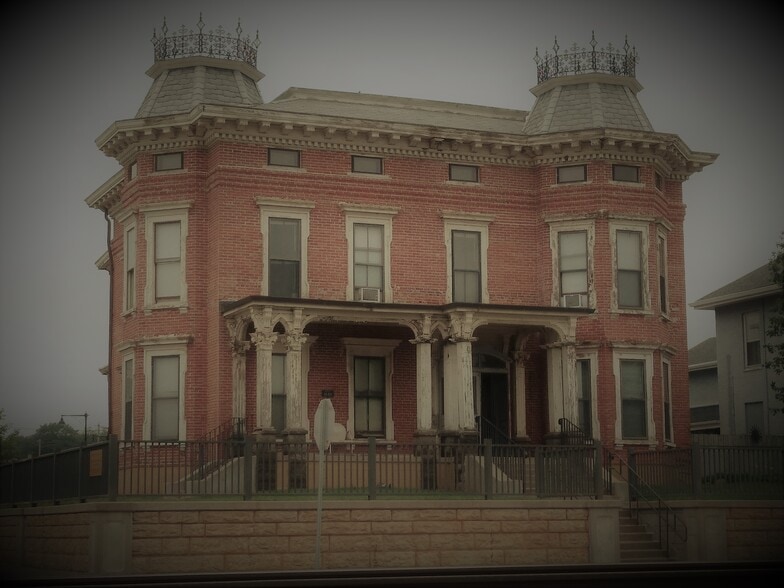 Exterior - 501 E Mississippi Dr