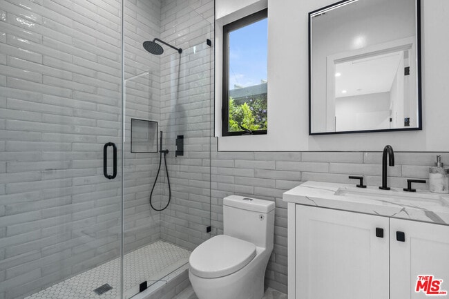 Building Photo - 4475 Mammoth Ave