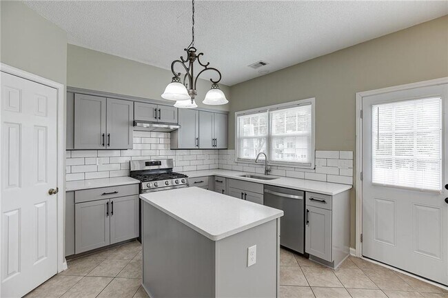 Building Photo - 305 Leatherman Ct