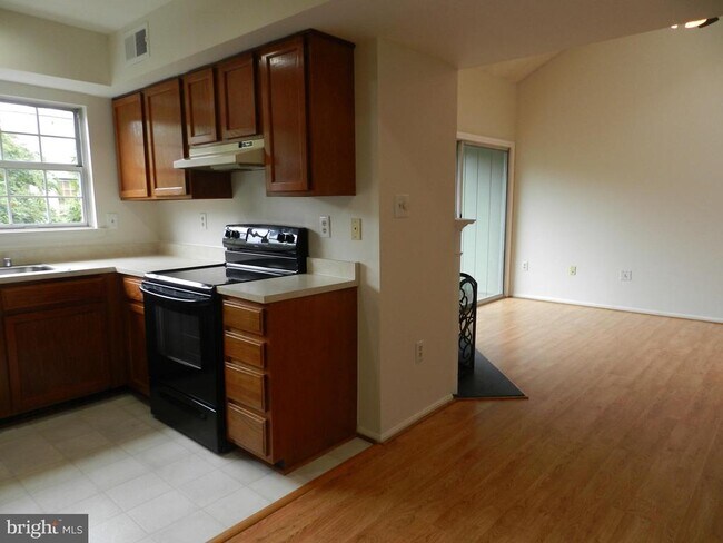 Building Photo - 7731 Inversham Dr