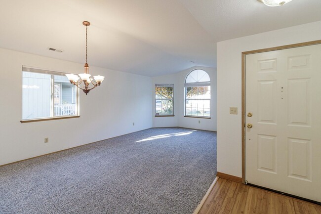 Building Photo - Ask About Our $500 Off Move In Special - N...