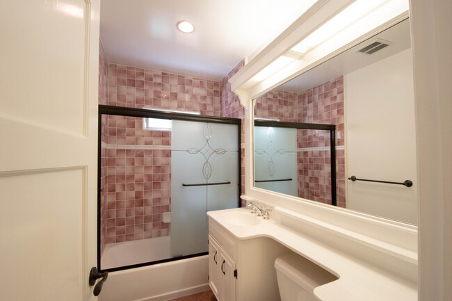 bathroom - 8940 Hubbard St