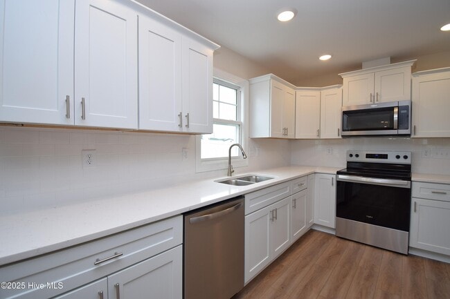 Building Photo - 640 Abigail Taylor Dr