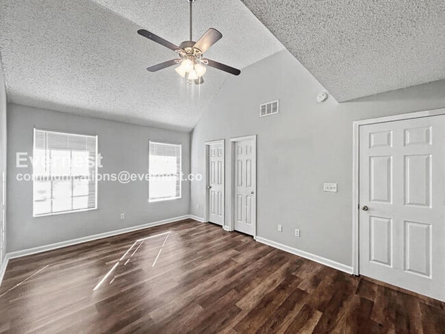 Building Photo - Spacious Home with Garage and Modern Features