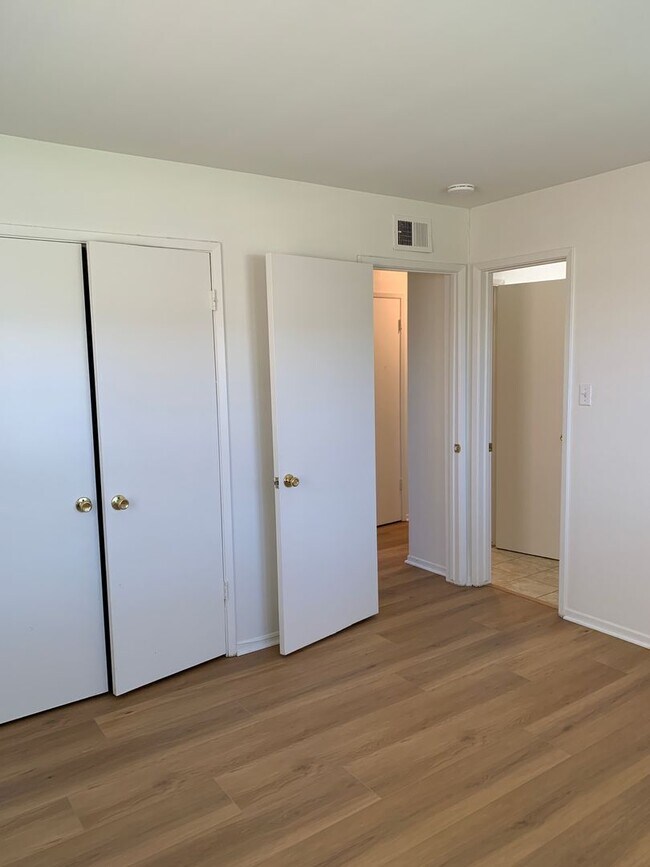 Building Photo - Great Neighborhood, 3 Bedroom Home for Rent