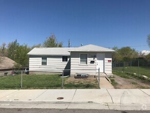Building Photo - 3 Bedroom House with Garage