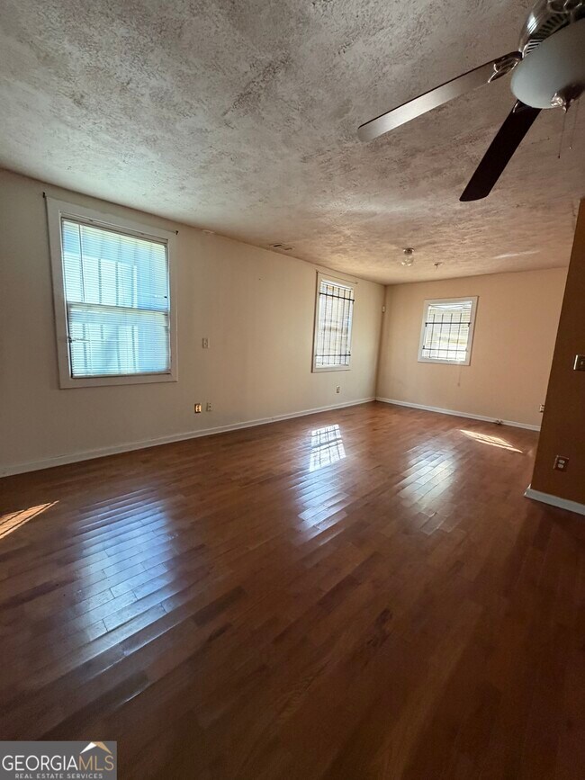 Building Photo - 2002 Chicago Ave NW