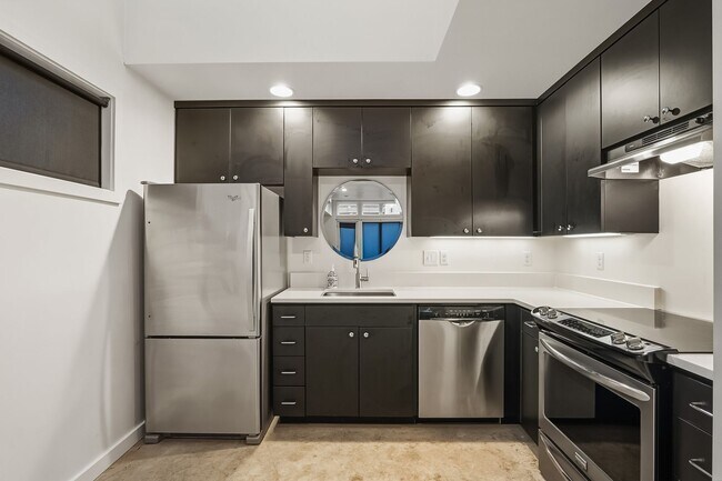 Building Photo - 18-20 N Monroe St