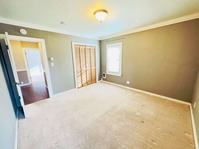 Building Photo - Classic Seattle South Park 2bed/1bath bung...