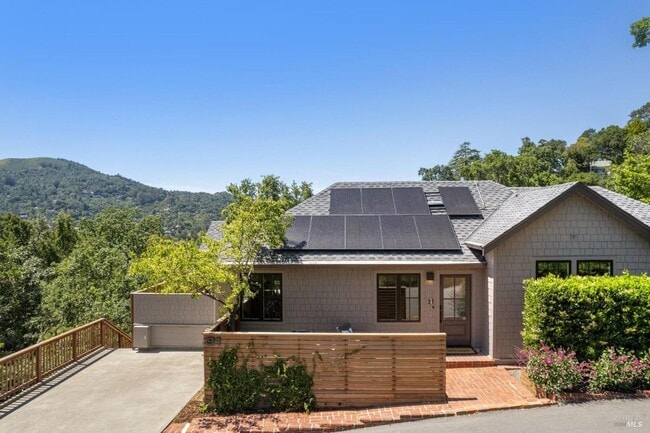 Building Photo - Newly Renovated Ross Four Bedroom & Three Bathroom Home on 1/2 acre with AC and Views