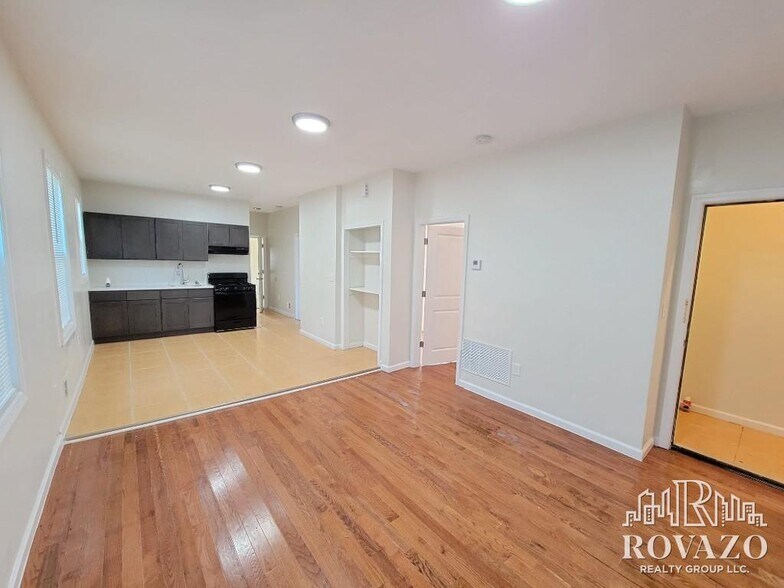 Building Photo - 364 21st St