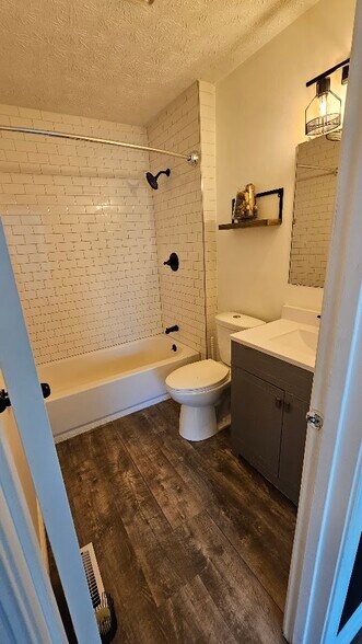 Bathroom - 626 Woods Crossing Dr